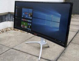 AOC Agon AG352QCX Review: High-refresh Hz meets low-res hurts